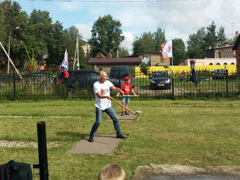 Истринские партийцы отметили День физкультурника игрой в городки