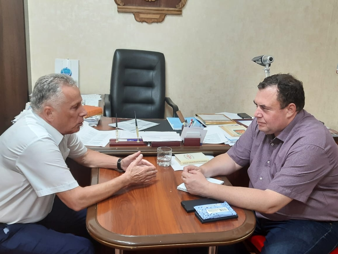В Общественной палате Саратовской области состоялась встреча председателя реготделения партии Сергея Демина с Александром Бродом