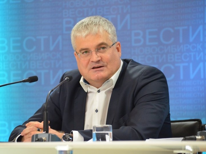 Вячеслав Илюхин рассказал горожанам о нелепых бюджетных тратах