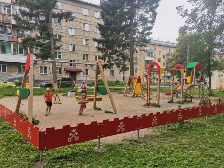 По наказам депутата от "РОДИНЫ" Леонида Рыбина в Новосибирске оборудовано и оснащено больше десятка детских площадок