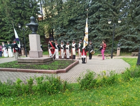 В СМОЛЕНСКЕ ПОЧТИЛИ ГЕРОИЗМ ПОБЕДИТЕЛЕЙ ВОЙНЫ С НАПОЛЕОНОМ