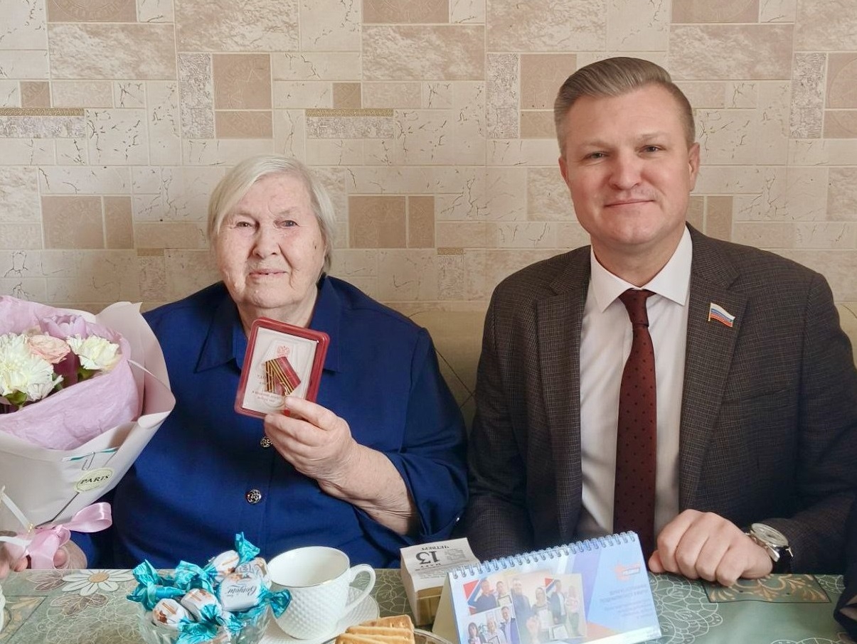 ВЛАДИМИР СУХАРЕВ ВРУЧИЛ ТРУЖЕНИКАМ ТЫЛА МЕДАЛИ «80 ЛЕТ ПОБЕДЫ В ВЕЛИКОЙ ОТЕЧЕСТВЕННОЙ ВОЙНЕ 1941-1945 ГОДОВ»