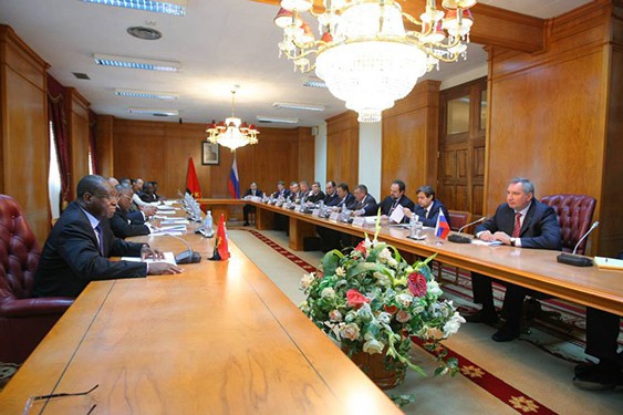 Визит Дмитрия Рогозина в Анголу, октябрь 2013 г.