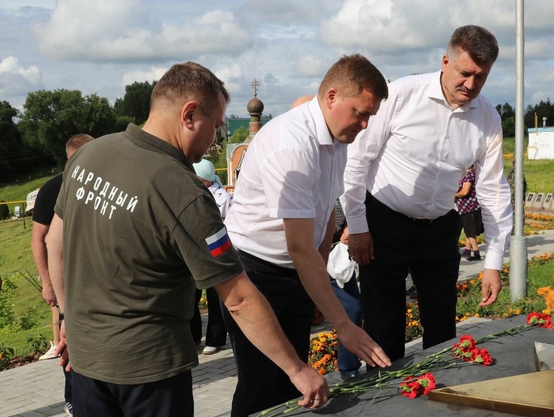 Владимир Михайлов в День памяти и скорби принял участие в памятных мероприятиях