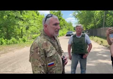 На Донбассе Журавлев провел импровизированную пресс-конференцию для иностранных СМИ