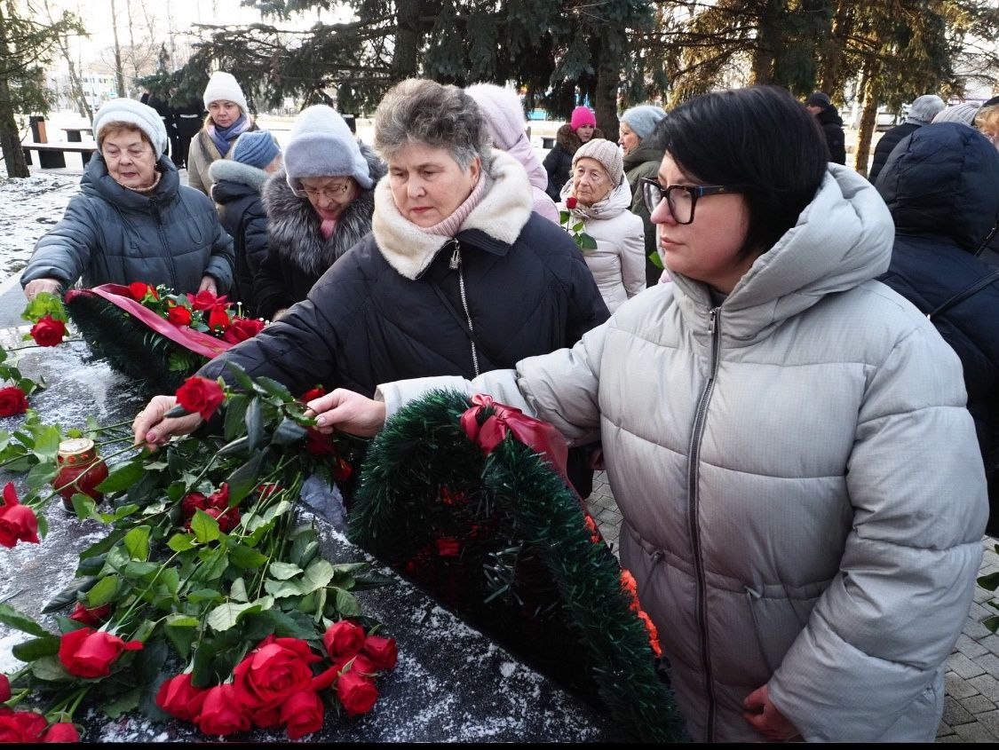 Елена Коньшина возложила цветы в годовщину начала контрнаступления советской армии под Москвой