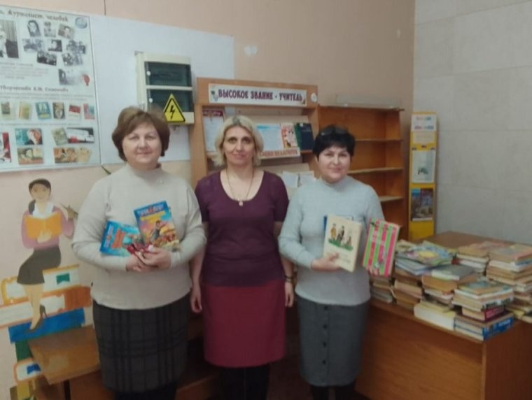 Клуб избирателей Вячеслава Илюхина передал книги детской библиотеке в Пашино