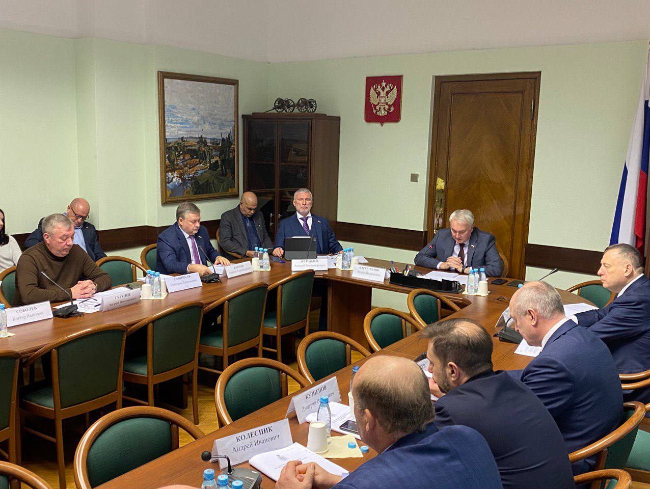 Журавлев принял участие в работе комитета Госдумы по обороне