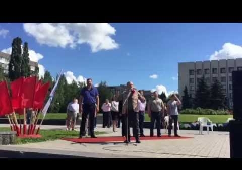 Алексей Журавлев на открытии спортплощадки в Алчевске (ЛНР), 11.06.2016