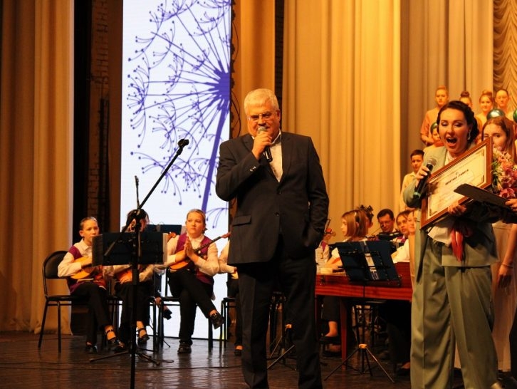Вячеслав Илюхин поздравил педагогов ДДК им. Д.Н. Пичугина