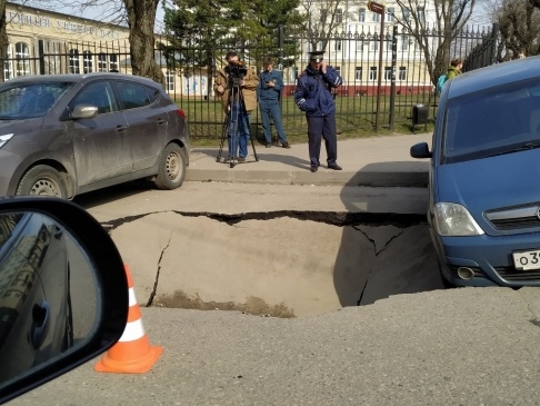 У ОБЩЕСТВЕННИКОВ СМОЛЕНСКА ВОЗНИКЛИ ВОПРОСЫ К КАЧЕСТВУ АСФАЛЬТА В ГОРОДЕ