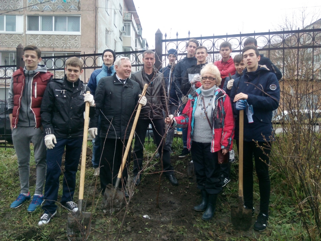 Приморские партийцы организовали субботник в Находке