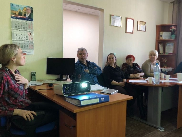 В общественных приемных депутата Заксобрания Вячеслава Илюхина состоялись очередные занятия "Школы ЖКХ"