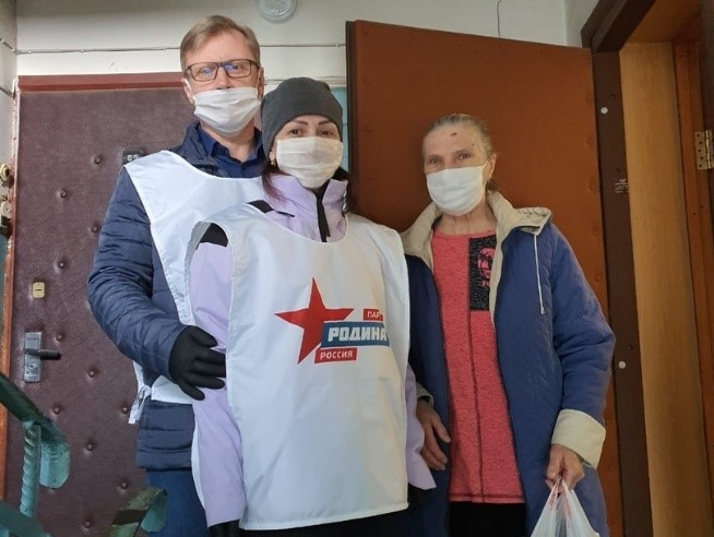 В Костромской области "РОДИНА" организовала доставку продуктов питания и масок пожилым людям