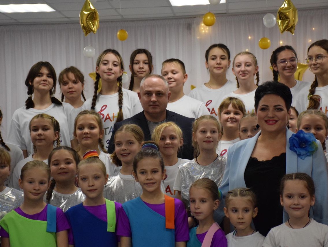 Максим Косенков приехал в Центр развития творчества детей и юношества поселка Строитель