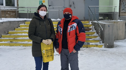 Активисты Ярославской "РОДИНЫ" развозят врачей по больным