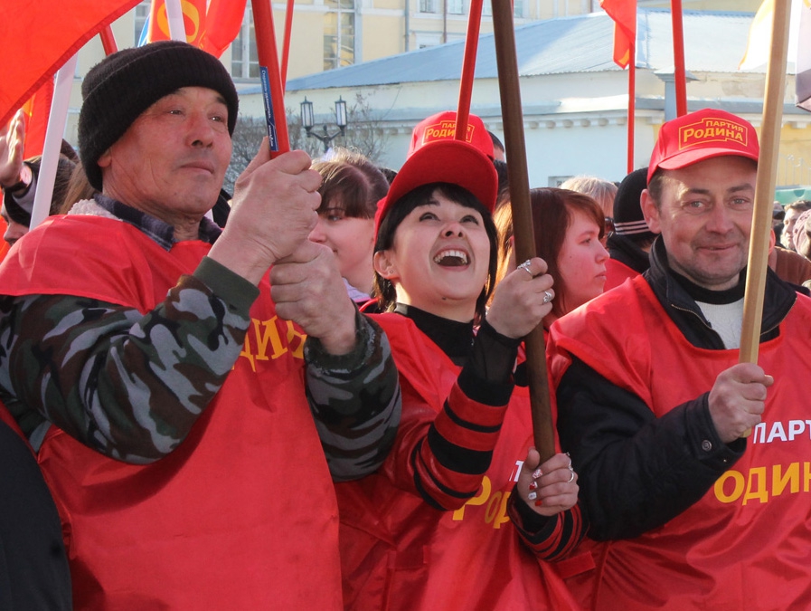 Крым наш: оренбургские патриоты вышли на праздничный митинг