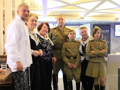 Питерские соратники поздравили ветеранов и блокадников