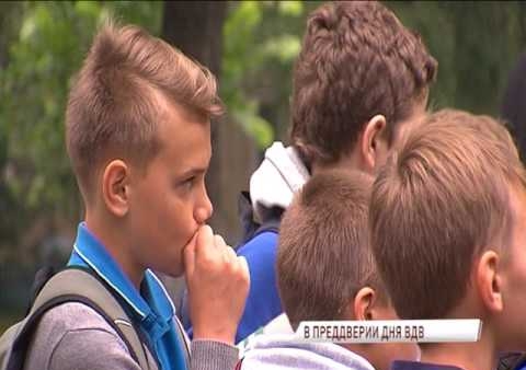Активисты ярославской "РОДИНЫ" приняли участие в благоустройстве территории у памятника главнокомандующему ВДВ Василию Маргелову
