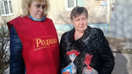 "РОДИНА" провела традиционную благотворительную акцию по вручению пасхальных куличей в Новомосковске