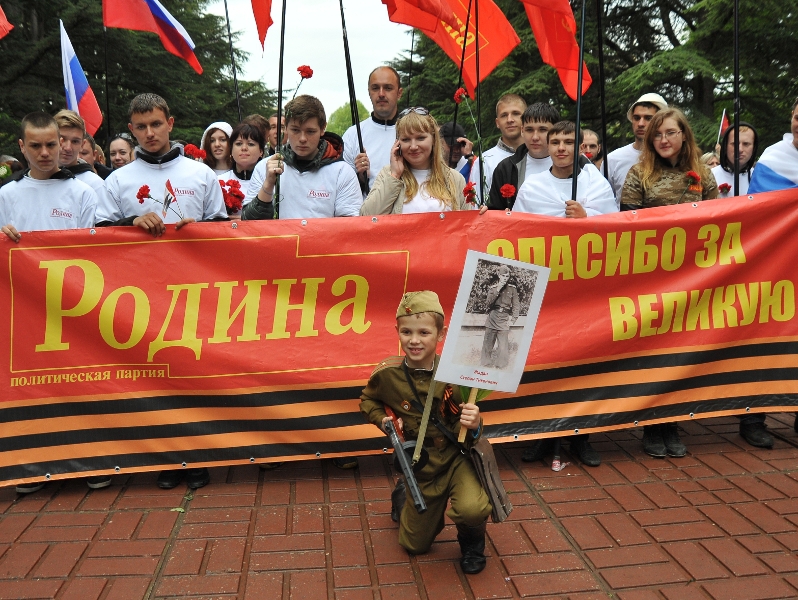 9 Мая крымская "РОДИНА" поздравила ветеранов с Днем Победы