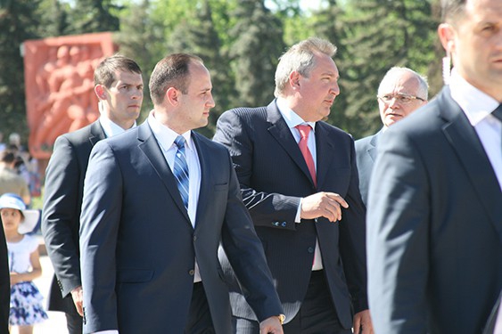 Вице-премьер РФ Дмитрий Рогозин в Молдове, 9 мая 2013 года