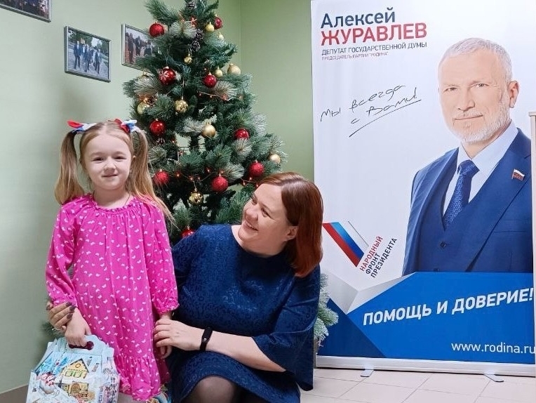 Дети в Тамбове начали получать новогодние подарки от Алексея Журавлева