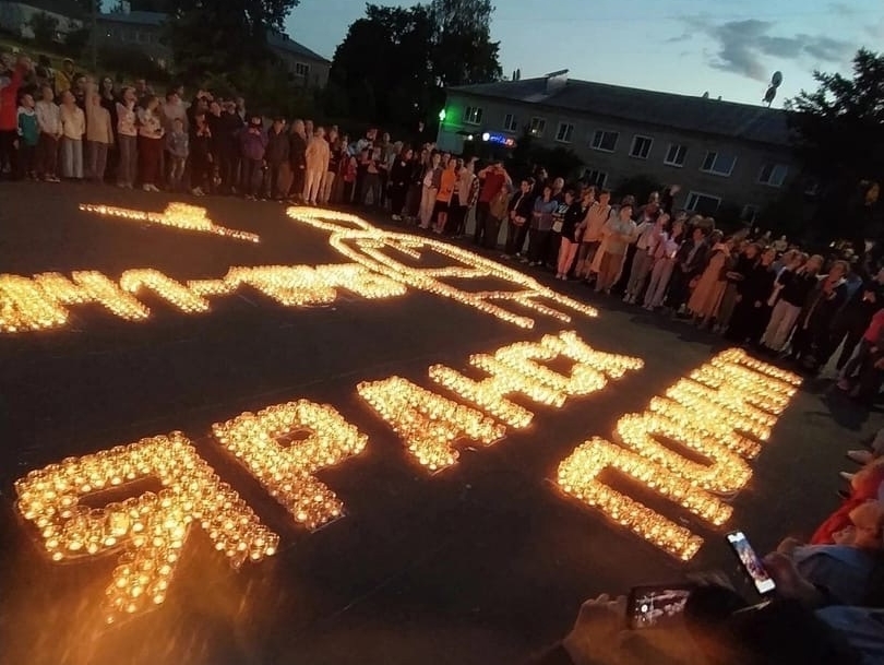 Яранские родинцы приняли участие в патриотической акции "Огненные картины войны"