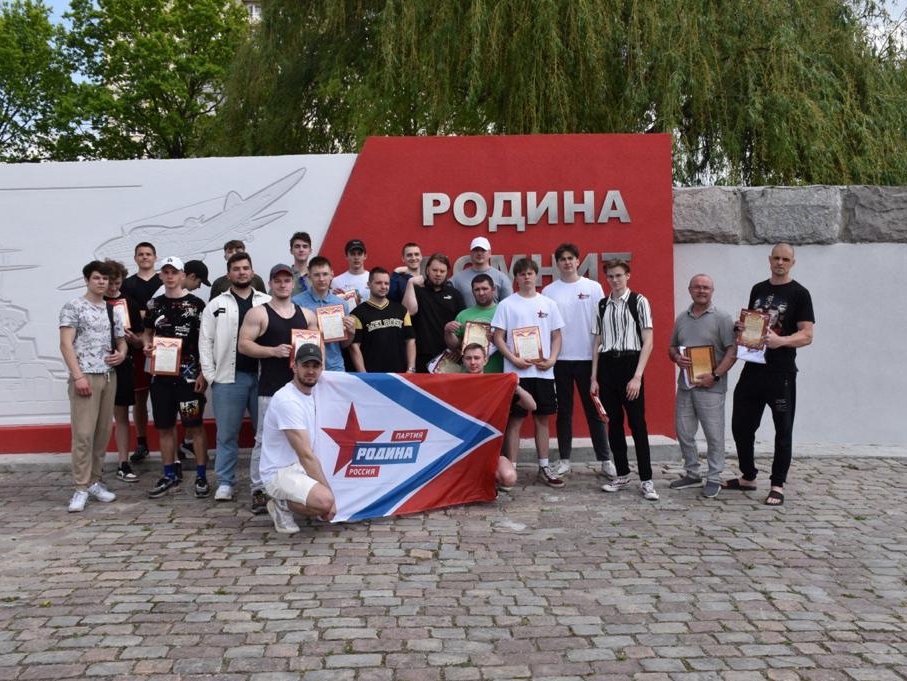 Калининградская "РОДИНА" провела уличный турнир по армрестлингу