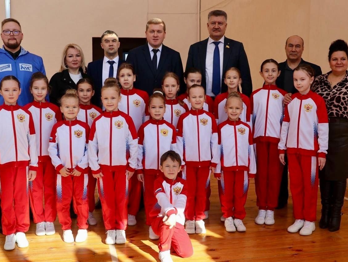 Владимир Михайлов открыл соревнования по армрестлингу