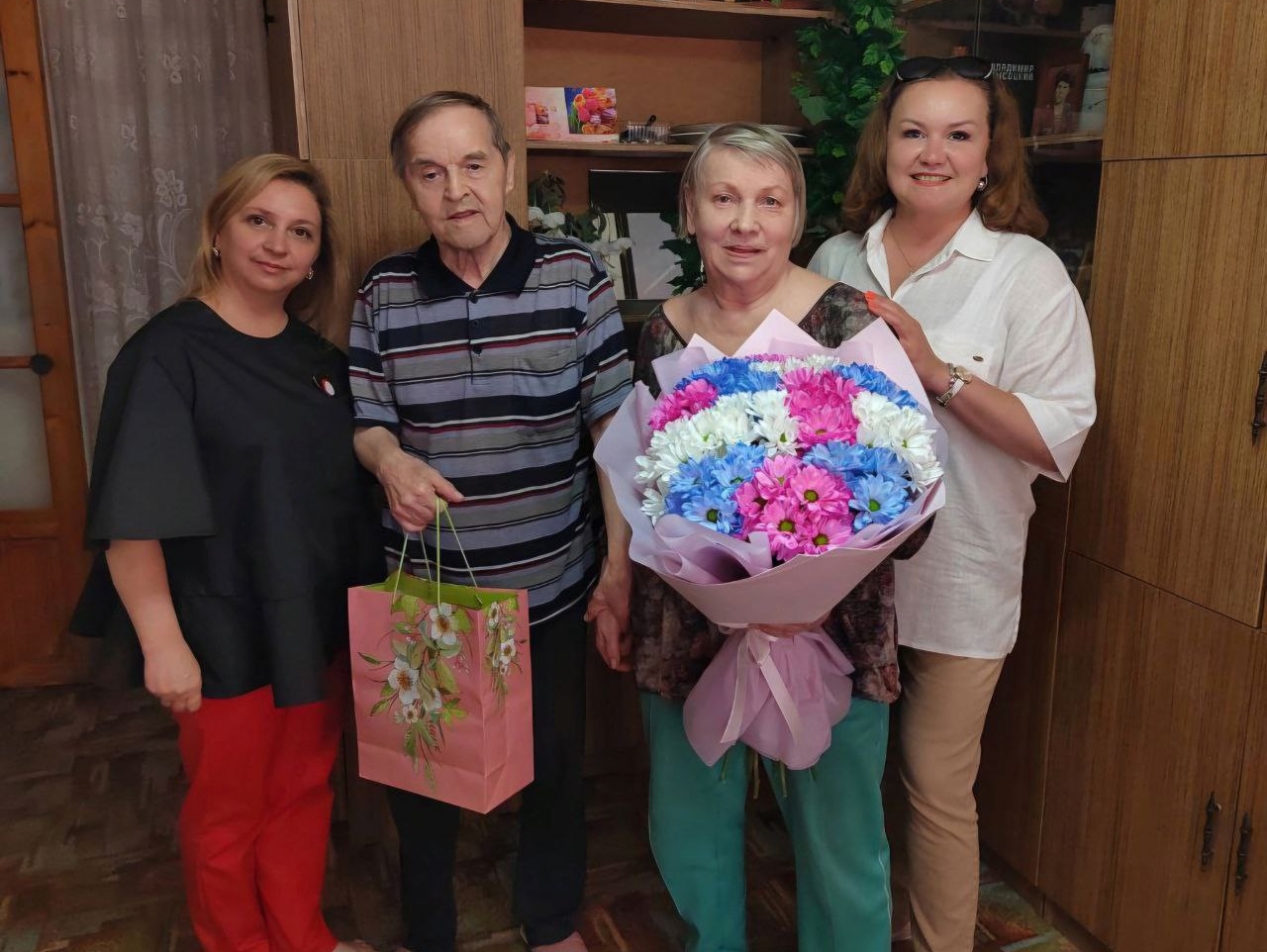 В День семьи, любви и верности Елена Иванова поздравила семью Панюковых, которые прожили вместе 58 лет