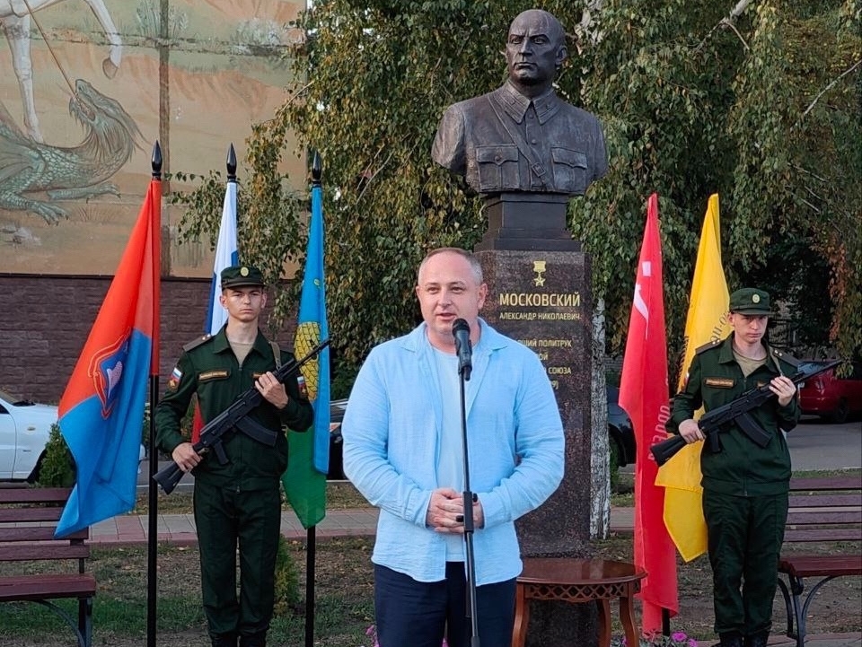 Максим Косенков почтил память выдающегося земляка - Героя Советского Союза Александра Московского