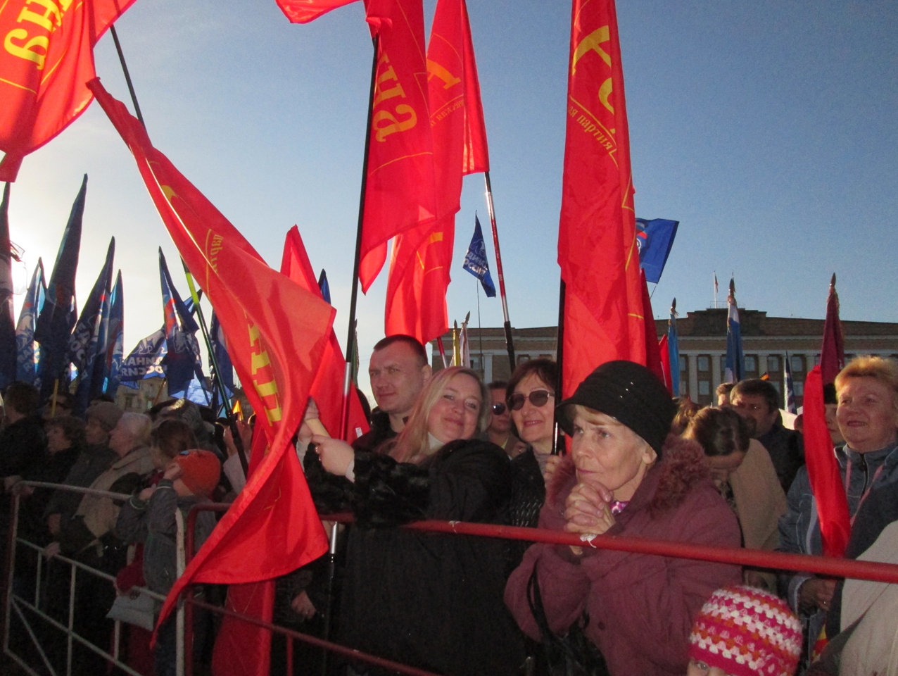 Новгородские активисты приняли участие в праздновании годовщины возвращения Крыма в РФ