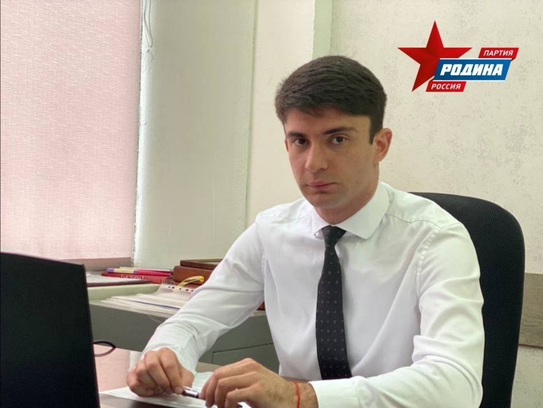 Павел Битаров, депутат Владикавказа от "РОДИНЫ", поднял вопрос о состоянии улицы, где пройдет техника на Парад Победы