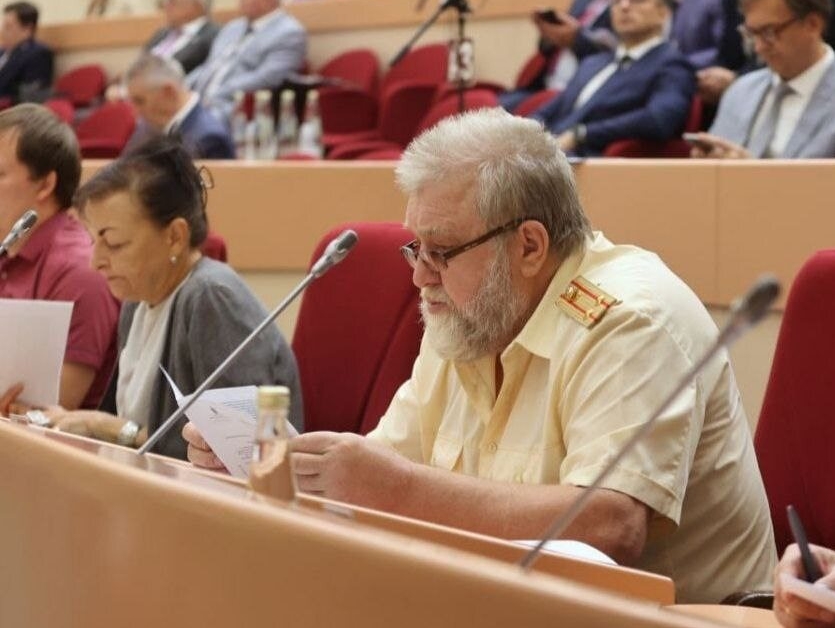 Александр Ванцов резко раскритиковал министра финансов на заседании парламента Саратовской области