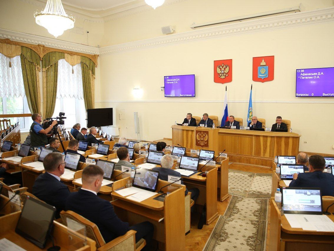 Дума Астраханской области рассмотрела проект закона "О мерах социальной поддержки участников СВО и членов их семей"