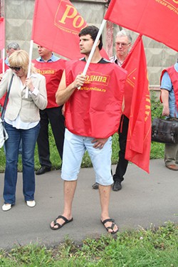 Акция партии "РОДИНА" у лагеря для нелегалов в Гольяново, 15 августа 2013 г