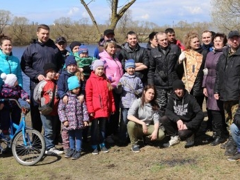 Партийцы провели субботник в Ленобласти