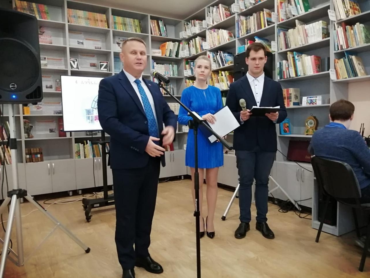 Геннадий Селебин поздравил с юбилеем библиотеку Брянска