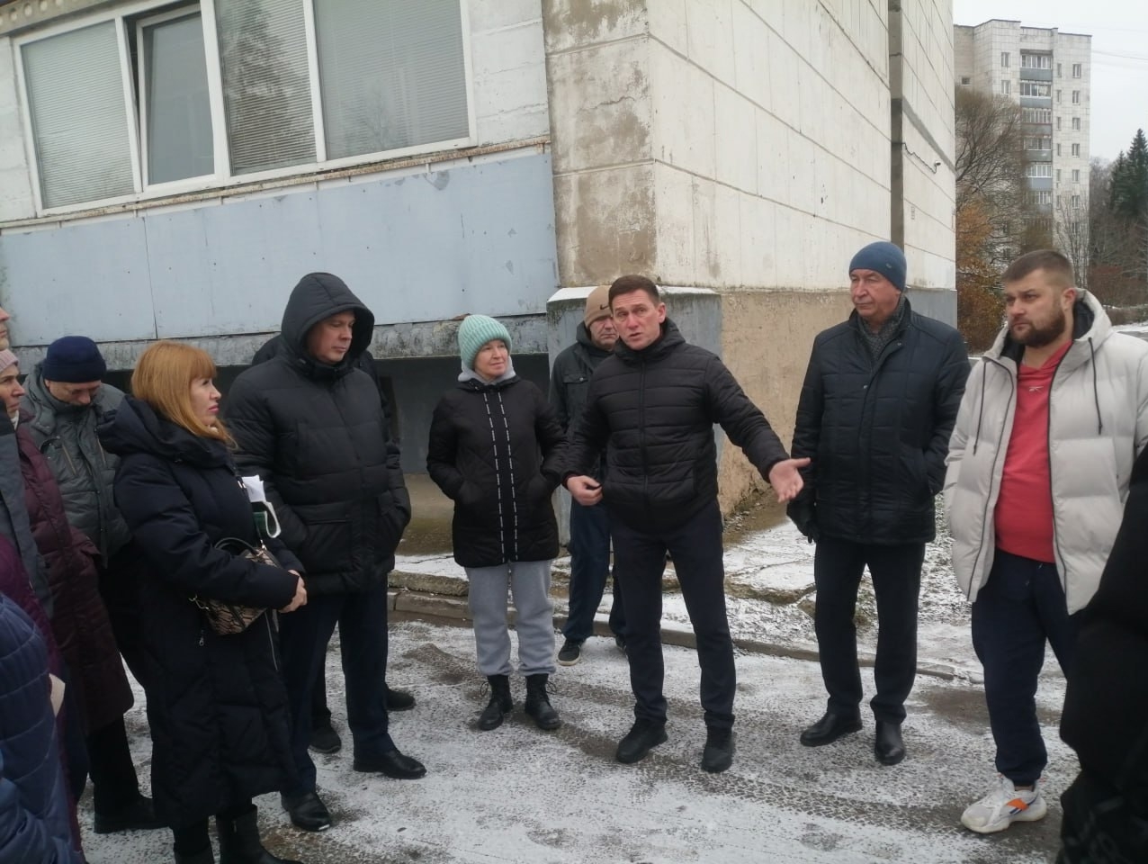 Сергей Захаров обсудил важные вопросы, касающиеся улучшения условий проживания