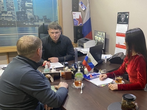 ДЕПУТАТЫ ОТ КИРОВСКОЙ "РОДИНЫ" ПОМОГЛИ ДОГОВОРИТЬСЯ ПЕРЕВОЗЧИКУ И МУНИЦИПАЛИТЕТУ