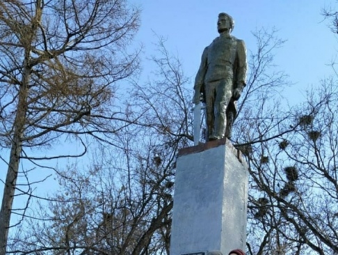 КИРОВСКИЕ РОДИНЦЫ ЧТЯТ ПАМЯТЬ ГЕРОЕВ КОНКРЕТНЫМИ ДЕЛАМИ