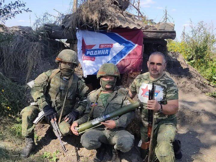 Флаг Кировской "РОДИНЫ" развевается на Донбассе!