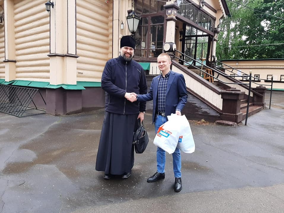 Владимир Лактюшин передал Храму поселка Удельная медицинские маски
