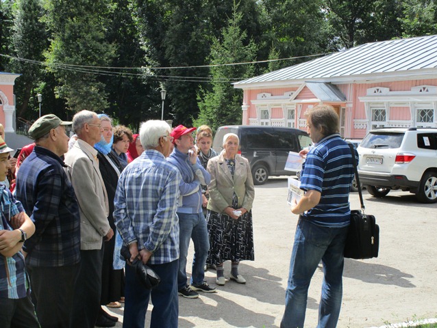 Ульяновские партийцы провели акцию по благоустройству мест захоронений героев войны