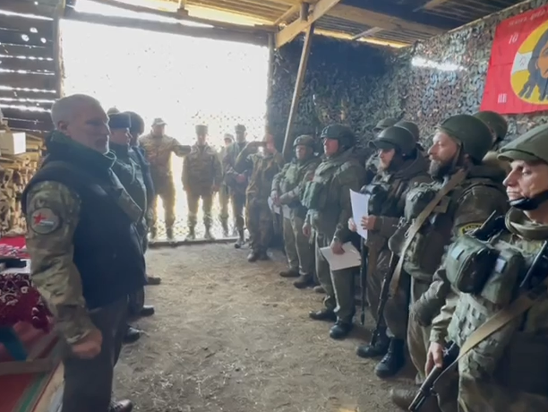 Алексей Журавлев вручил награды бойцам отряда БАРС-1