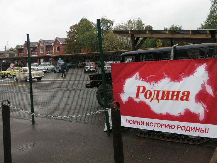 Соратники приняли участие в выставке автомобилей в Перми