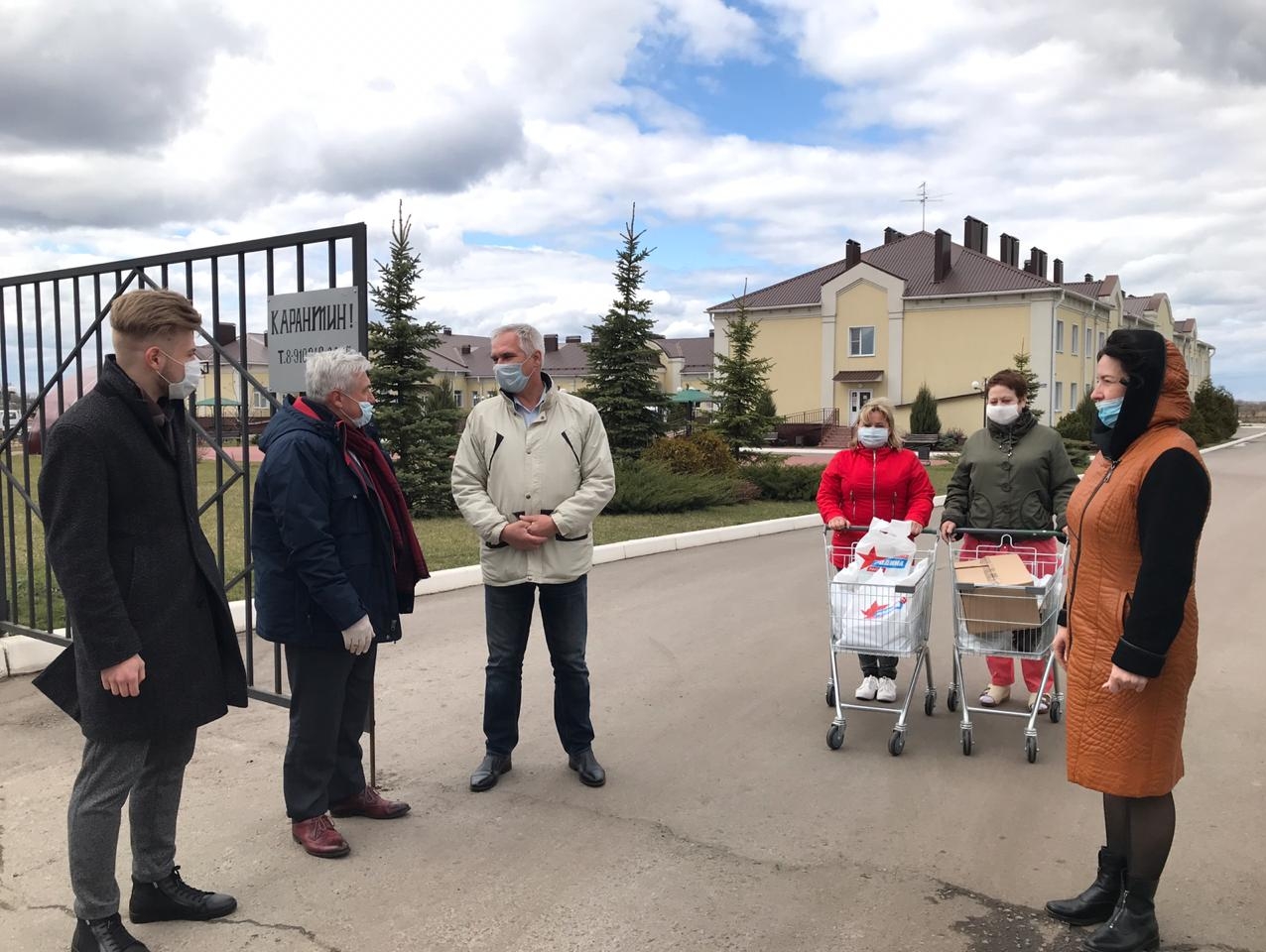 Воронежская "РОДИНА" поздравила проживающих и сотрудников дома-интерната с Пасхой