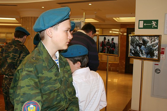 Открытие фотовыставки "Есть такая профессия – Родину защищать!" в здании Московской областной Думы, 18 апреля 2013 года