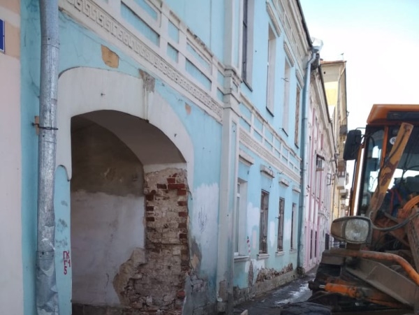 Родинцы Твери добиваются ремонта арки на объекте культурного наследия